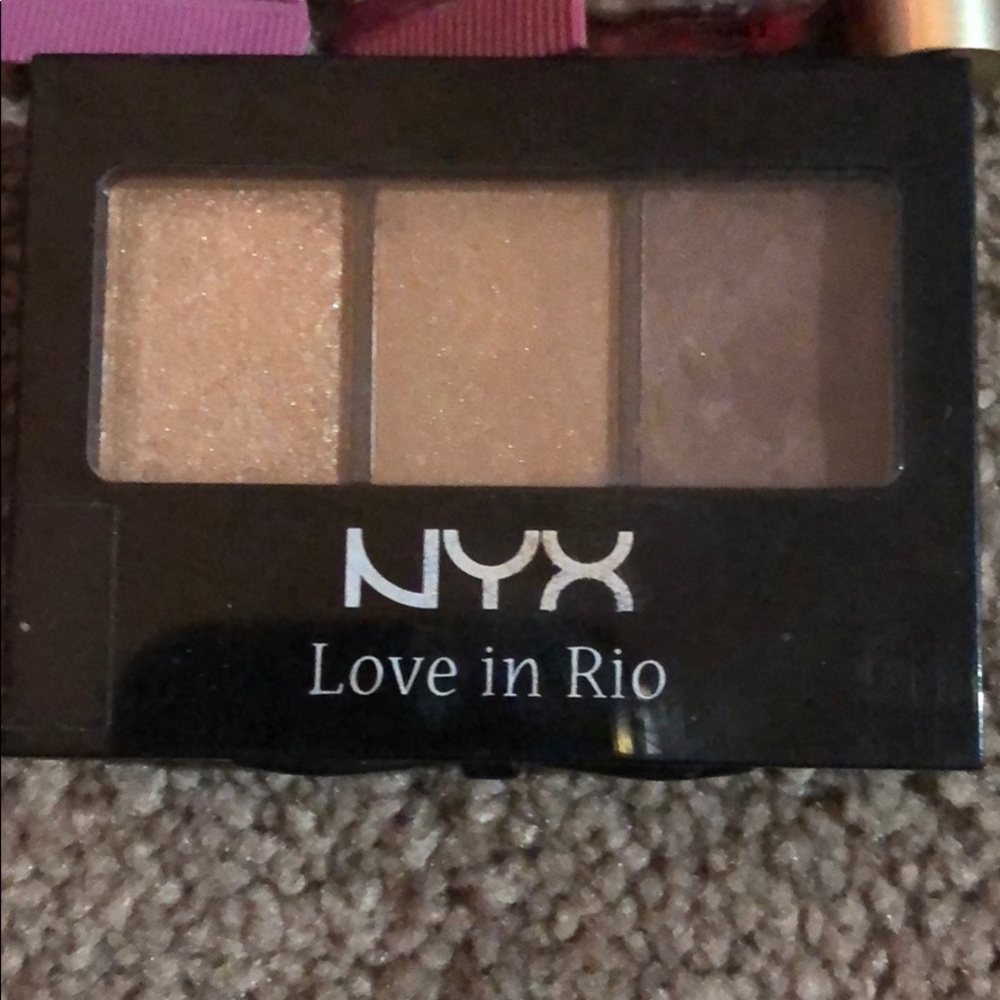 Huge makeup bundle - Picture 2 of 5